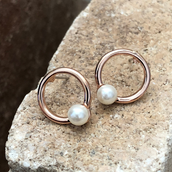 Geometric Stud Earrings - Picture 5 of 8